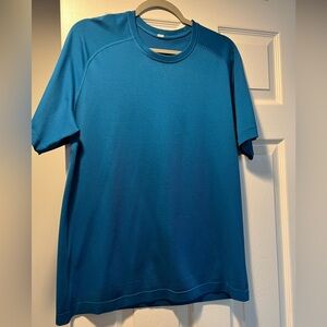 Lululemon short sleeve shirt